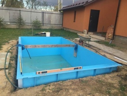 Бассейны из пластика для дачи: условия монтажа