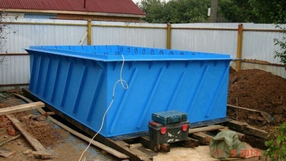Бассейны из пластика для дачи: условия монтажа