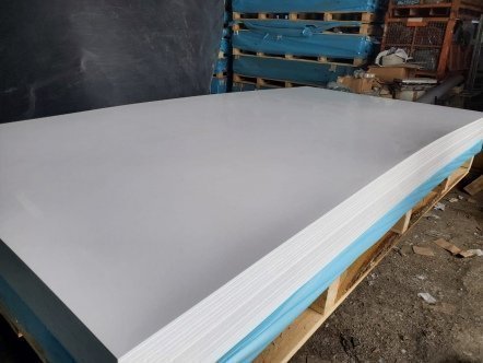 Листовой полиэтилен белого цвета