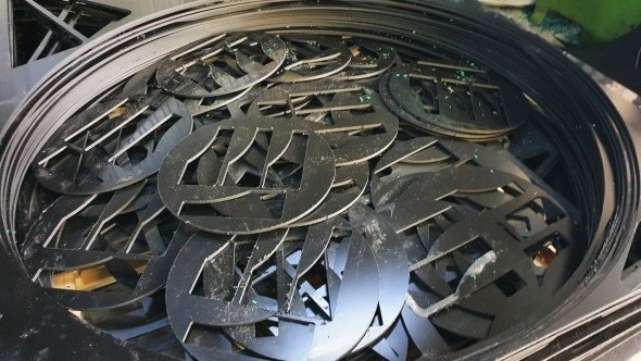 Резка, фрезеровка и гравировка пластика по размерам заказчика