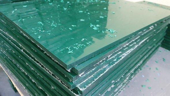 Резка, фрезеровка и гравировка пластика по размерам заказчика