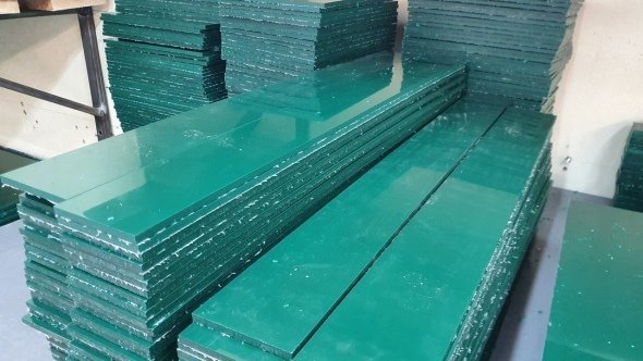 Резка, фрезеровка и гравировка пластика по размерам заказчика