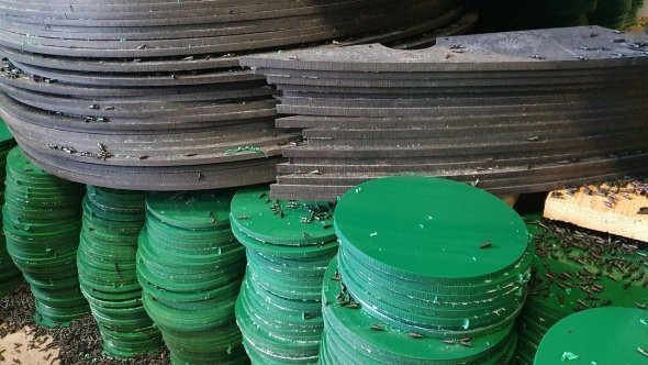 Резка, фрезеровка и гравировка пластика по размерам заказчика